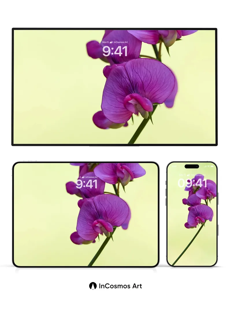 Serene Violet Wallpaper with Delicate Petal Veins