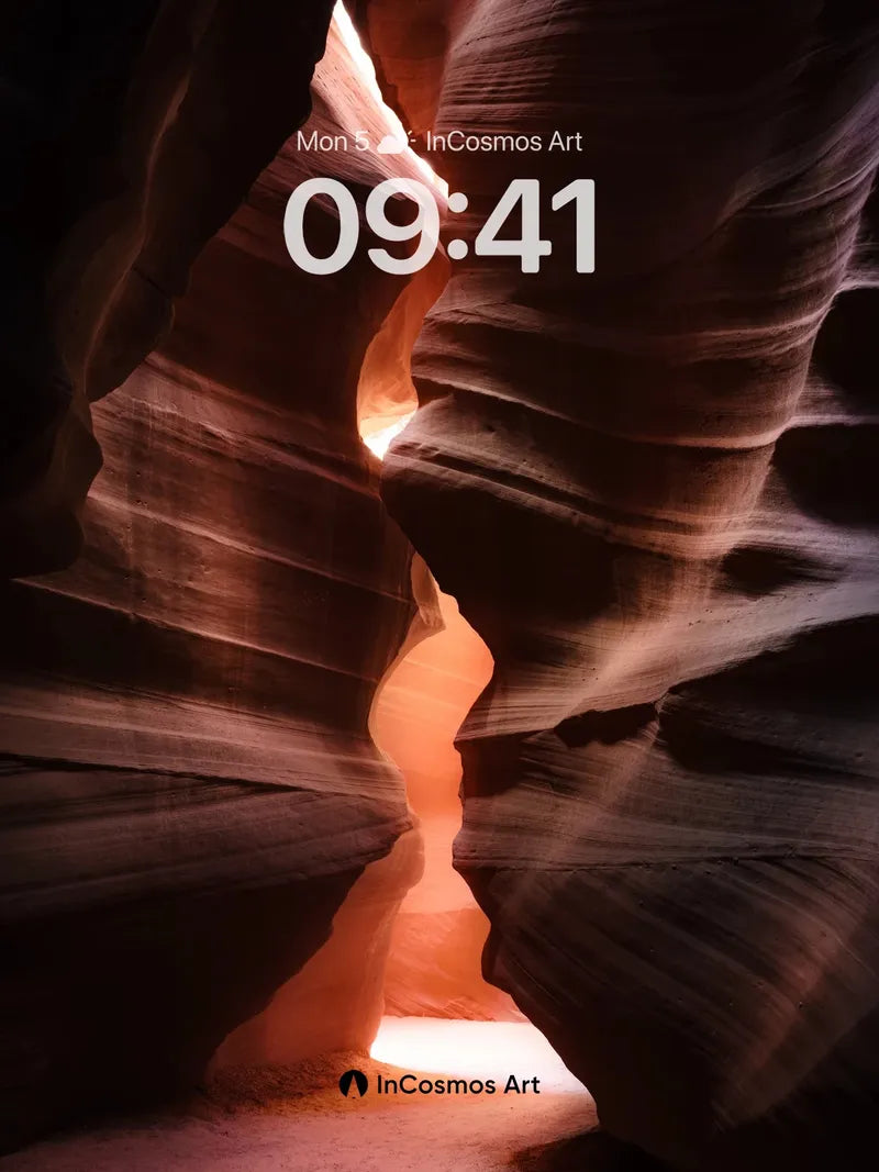 Sunlit Serpent Wallpaper with Sandstone Veins