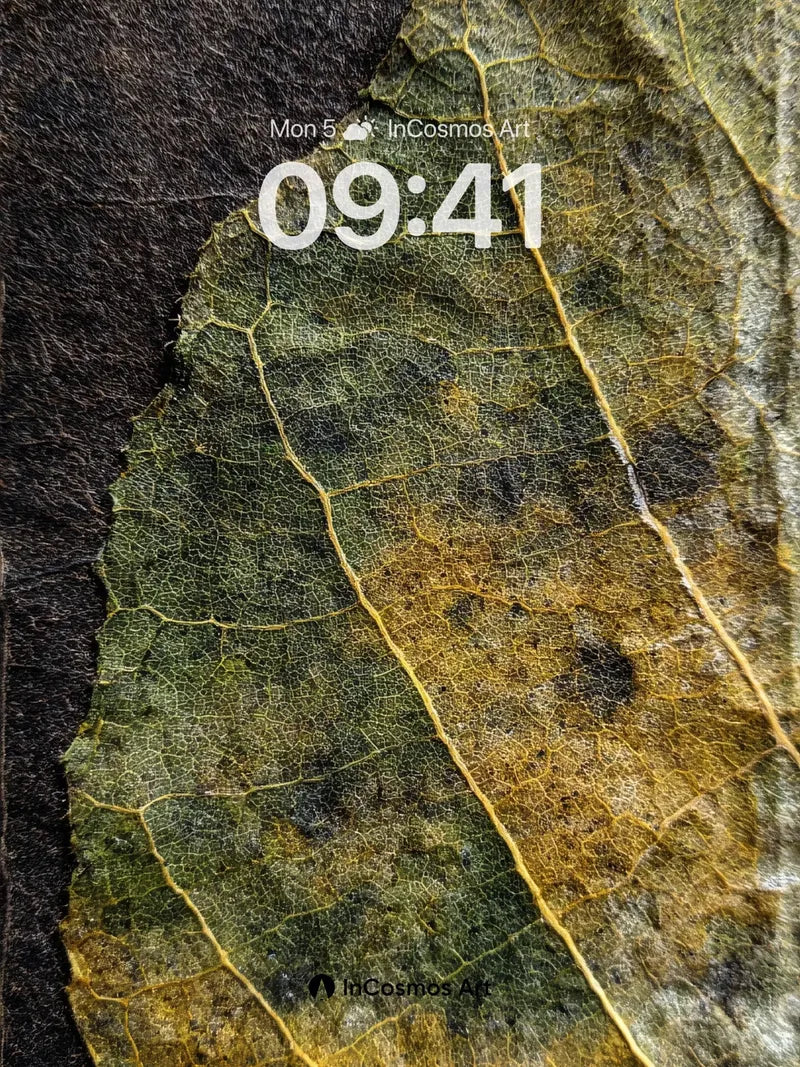 Autumn Vein Wallpaper with Faded Green Echo