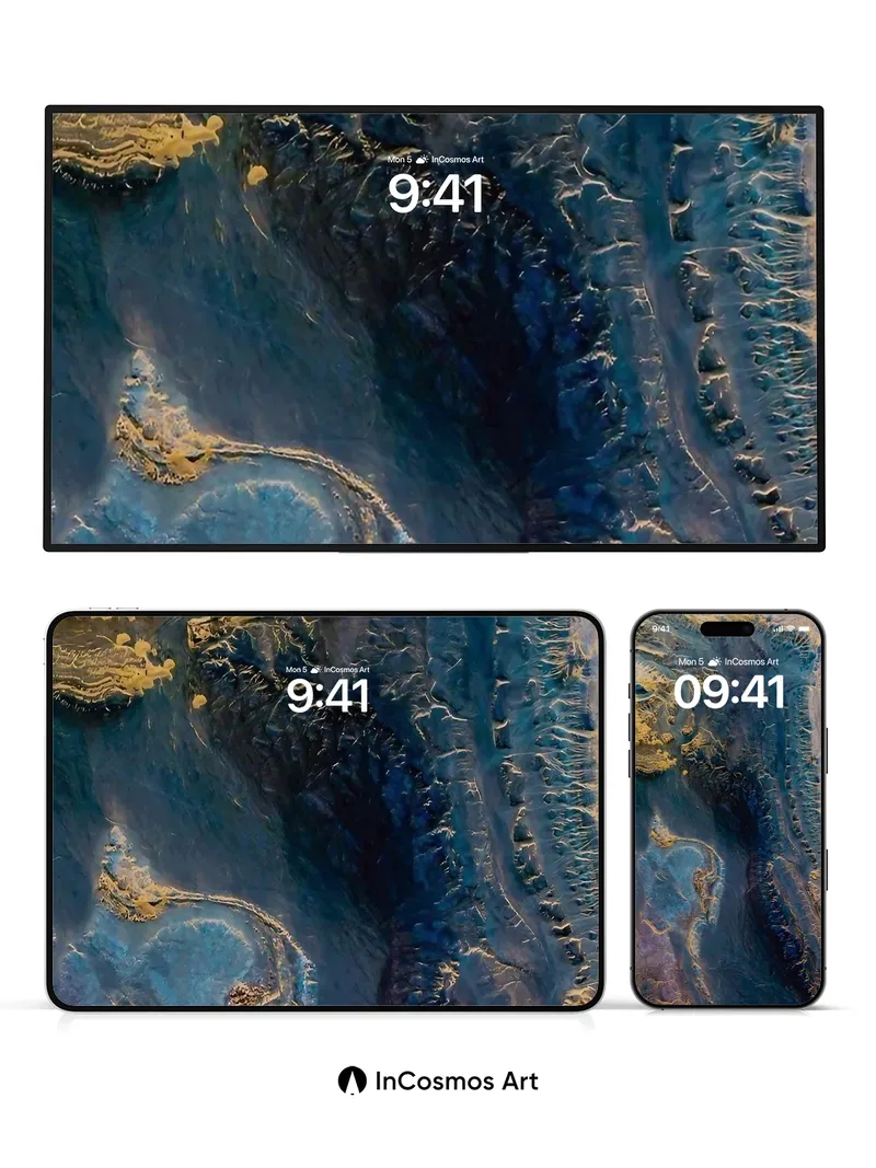 Obsidian Vein Wallpaper with Gold Fractures