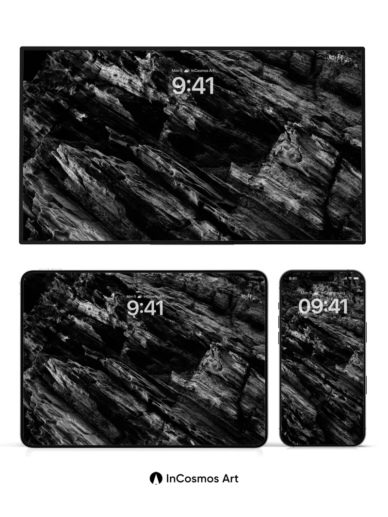 Obsidian Vein Wallpaper with Fractured Light